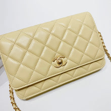 Load image into Gallery viewer, No.4033-Chanel Pearl Crush Wallet On Chain
