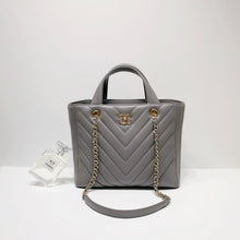 Load image into Gallery viewer, No.4044-Chanel Chevron Statement Small Tote Bag
