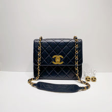Load image into Gallery viewer, No.4069-Chanel Vintage Lambskin Turn-Lock Flap Bag
