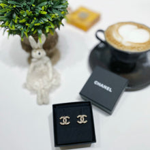 將圖片載入圖庫檢視器 No.001620-1-Chanel Metal Crystal &amp; Pearl Coco Mark Earrings  (Brand New / 全新貨品)
