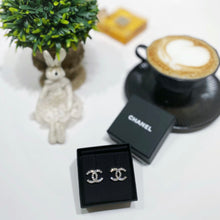 将图片加载到图库查看器，No.001620-4-Chanel Metal Crystal Coco Mark Earrings  (Brand New / 全新貨品)
