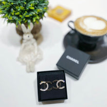 将图片加载到图库查看器，No.001620-2-Chanel Metal Black &amp; Crystal Coco Mark Earrings  (Brand New / 全新貨品)
