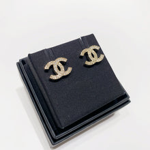画像をギャラリービューアに読み込む, No.001620-5-Chanel Metal Crystal Coco Mark Earrings  (Brand New / 全新貨品)
