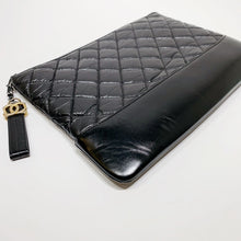 이미지를 갤러리 뷰어에 로드 , No.001626-2-Chanel Gabrielle Medium O Case Clutch (Unused / 未使用品)
