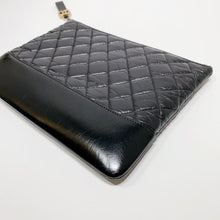 이미지를 갤러리 뷰어에 로드 , No.001626-2-Chanel Gabrielle Medium O Case Clutch (Unused / 未使用品)
