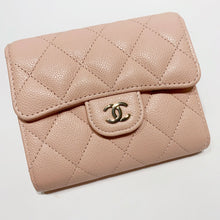 将图片加载到图库查看器，No.4117-Chanel Caviar Timeless Classic Short Wallet (Brand New / 全新貨品)
