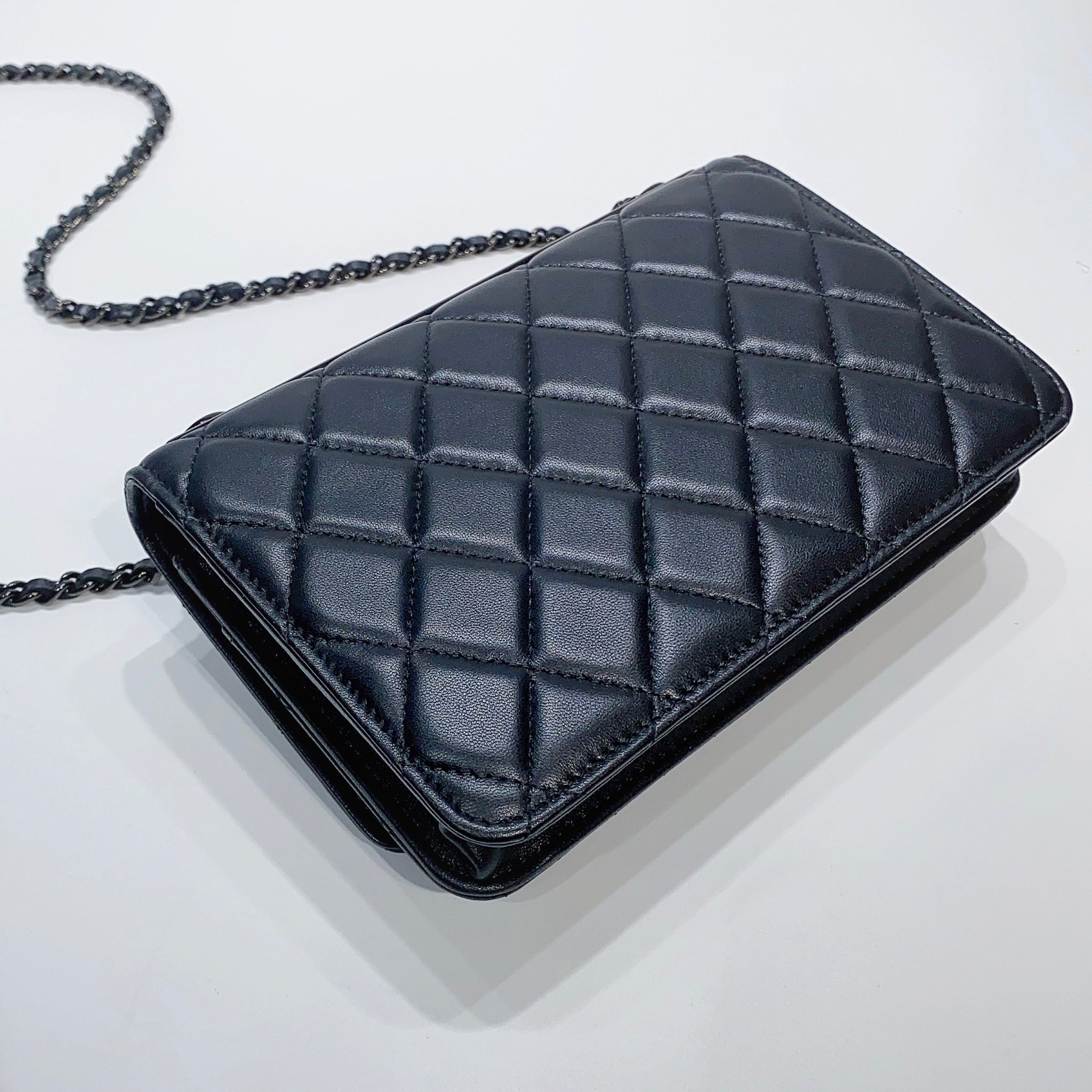 No.3891-Chanel So Black Trendy CC Wallet On Chain – Gallery Luxe