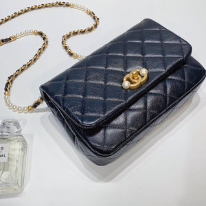 No.3711-Chanel Small Pearl Side Flap Bag