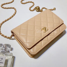 이미지를 갤러리 뷰어에 로드 , No.3308-Chanel Pearl Crush Wallet On Chain (Brand New / 全新)
