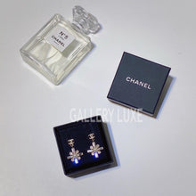 將圖片載入圖庫檢視器 No.3305-Chanel Coco Mark Pearl Strass Cross Earrings
