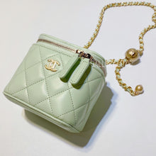 Charger l&#39;image dans la galerie, No. 3354-Chanel Pearl Crush Clutch With Chain (Brand New / 全新)
