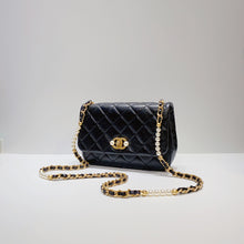 画像をギャラリービューアに読み込む, No.3711-Chanel Small Pearl Side Flap Bag
