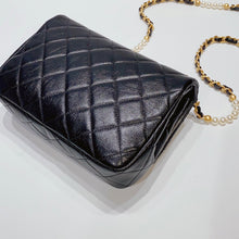 將圖片載入圖庫檢視器 No.3711-Chanel Small Pearl Side Flap Bag
