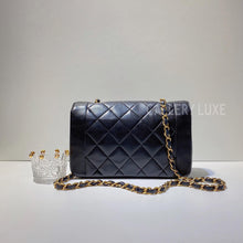 將圖片載入圖庫檢視器 No.3136-Chanel Vintage Lambskin Diana Bag 22cm
