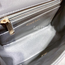 이미지를 갤러리 뷰어에 로드 , No.3357-Chanel Lambskin Classic Flap Mini 17cm
