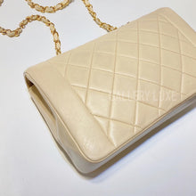 将图片加载到图库查看器，No.2913-Chanel Vintage Lambskin Diana Bag 25cm
