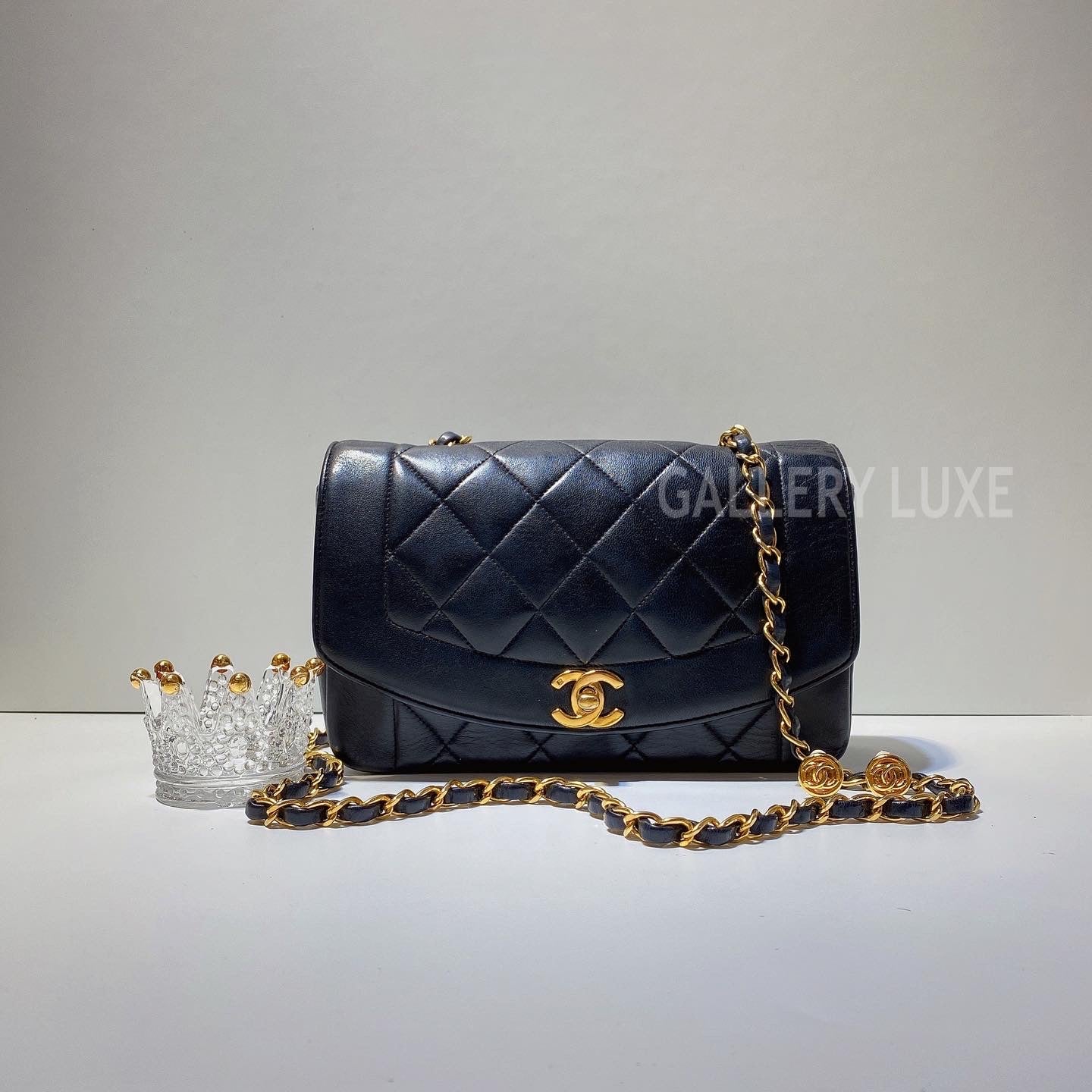 No.3136-Chanel Vintage Lambskin Diana Bag 22cm – Gallery Luxe