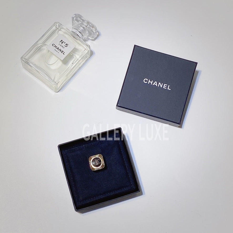 No.3306-Chanel Metal & Resin  Brooch