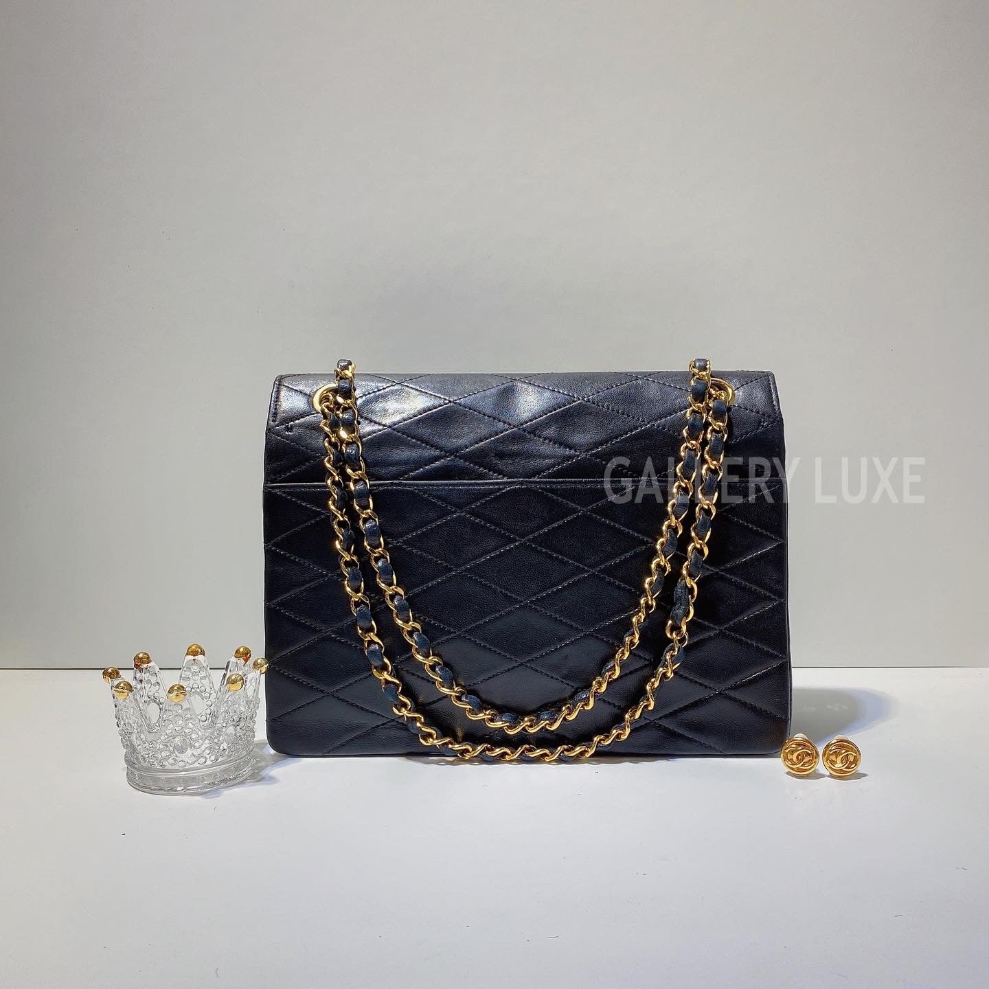 Chanel Vintage Lambskin Small Snap Flap Bag (SHF-21730) – LuxeDH