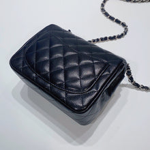 Load image into Gallery viewer, No.3728-Chanel Caviar Classic Flap Mini 17cm

