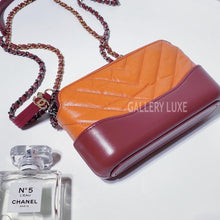 Load image into Gallery viewer, No.3363-Chanel Chevron Gabrielle Wallet On Chain
