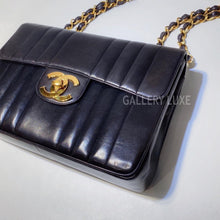 Load image into Gallery viewer, No.3304-Chanel Vintage Lambskin Vertical Jumbo Flap Bag
