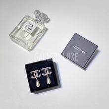 Load image into Gallery viewer, No.3319-Chanel Crystal &amp; Pearl Coco Mark Earrings
