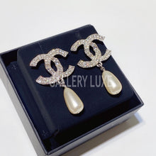 Load image into Gallery viewer, No.3319-Chanel Crystal &amp; Pearl Coco Mark Earrings
