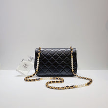 Load image into Gallery viewer, No.3711-Chanel Small Pearl Side Flap Bag
