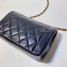 画像をギャラリービューアに読み込む, No.3136-Chanel Vintage Lambskin Diana Bag 22cm

