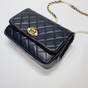 No.3711-Chanel Small Pearl Side Flap Bag