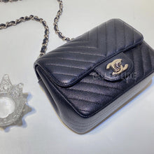Load image into Gallery viewer, No.3112-Chanel Caviar Chevron Classic Flap Mini 17cm
