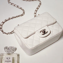 Load image into Gallery viewer, No.3351-Chanel Caviar Classic Flap Mini 17cm
