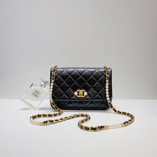Load image into Gallery viewer, No.3711-Chanel Small Pearl Side Flap Bag
