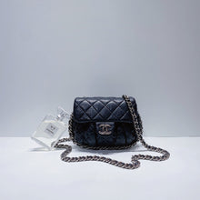画像をギャラリービューアに読み込む, No.3621-Chanel Aged Lambskin Chain Around Flap Bag
