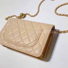 Charger l&#39;image dans la galerie, No.3308-Chanel Pearl Crush Wallet On Chain (Brand New / 全新)
