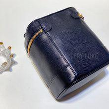 画像をギャラリービューアに読み込む, No.3149-Chanel Vintage Caviar Vanity Case
