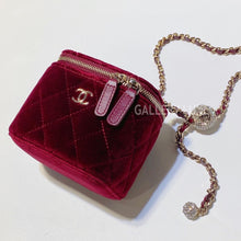 Load image into Gallery viewer, No.3309-Chanel Pearl Crush Clutch With Chain
