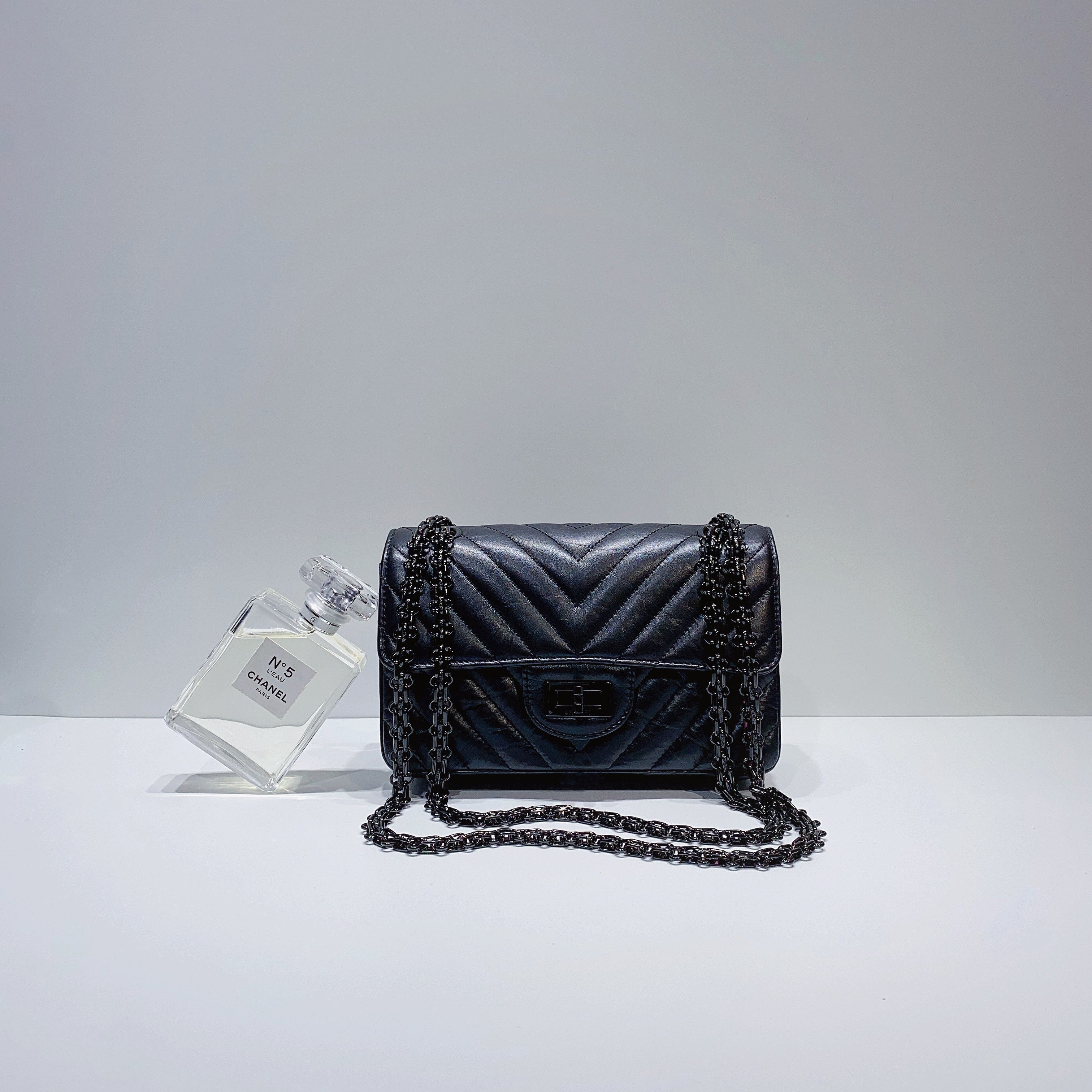 No.3717-Chanel So Black Mini Reissue 2.55 Flap Bag – Gallery Luxe