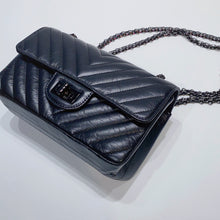 將圖片載入圖庫檢視器 No.3717-Chanel So Black Mini Reissue 2.55 Flap Bag
