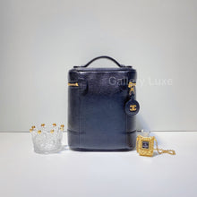 Load image into Gallery viewer, No.2797-Chanel Vintage Caviar Vanity Case

