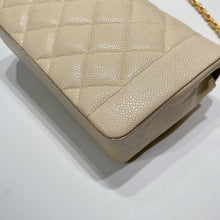 將圖片載入圖庫檢視器 No.3501-Chanel Vintage Caviar Diana Bag 22cm
