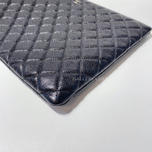Load image into Gallery viewer, No.001477-Chanel Large O Case Clutch
