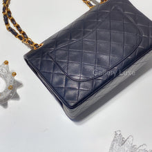 Load image into Gallery viewer, No.2497-Chanel Vintage Lambskin Classic Flap 23cm
