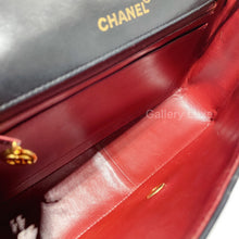 画像をギャラリービューアに読み込む, No.2057-Chanel Vintage Lambskin Diana Bag 25cm
