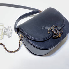 이미지를 갤러리 뷰어에 로드 , No.2810-Chanel Coco Curve Messenger Bag
