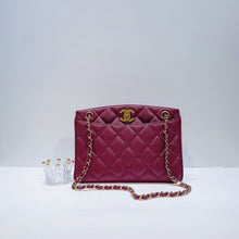 Load image into Gallery viewer, No.3719-Chanel Vintage Caviar TurnLock Shoulder Bag
