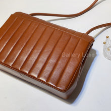 Load image into Gallery viewer, No.2831-Chanel Vintage Lambskin Vertical Lines Shoulder Bag
