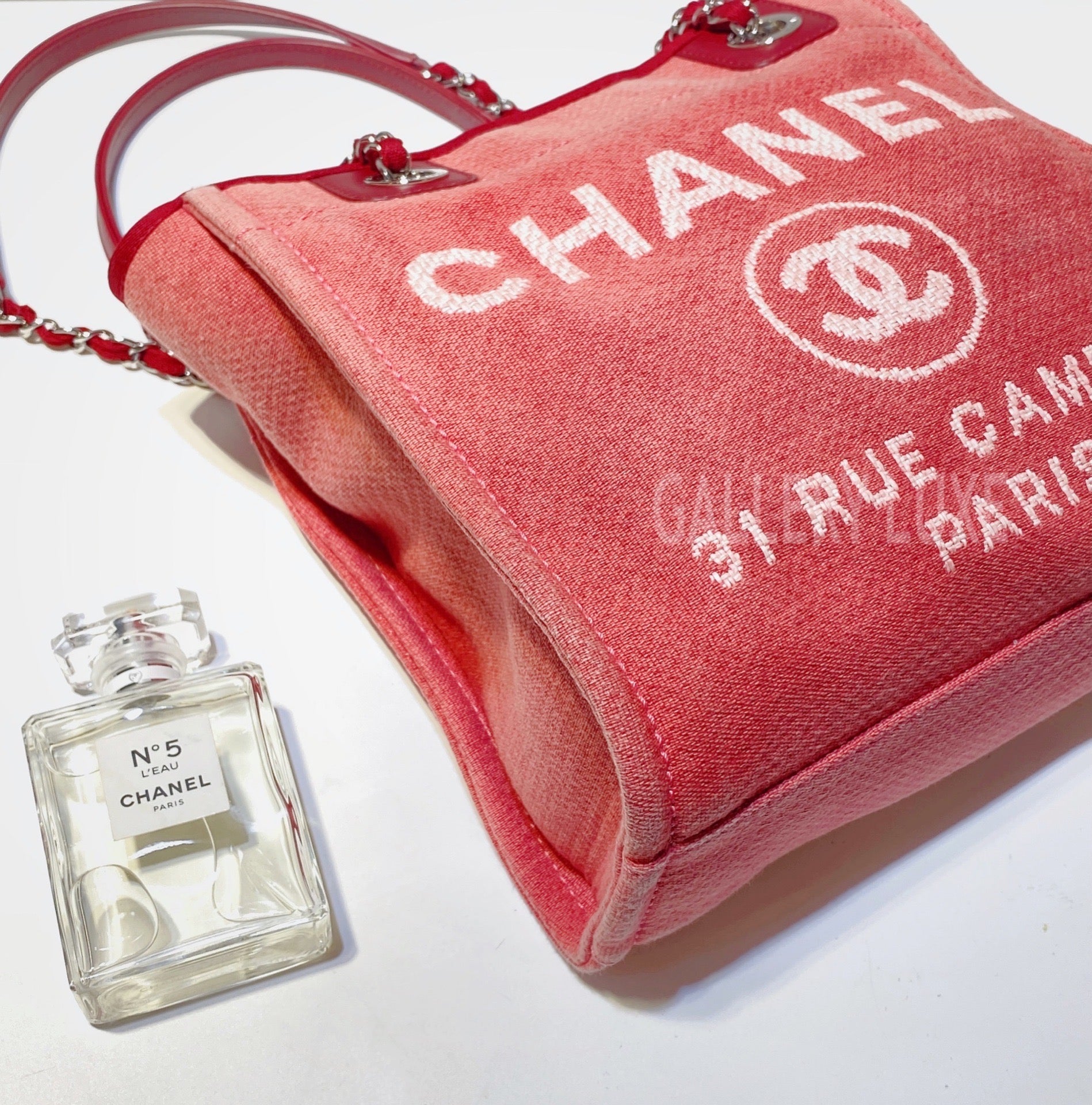 Chanel No 5 Red/pink (small)