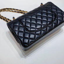 Load image into Gallery viewer, No.3709-Chanel Lambskin Classic Flap Bag 25cm
